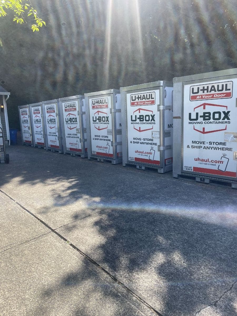 picture of uhaul storage containers